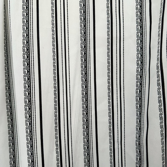 Cure Black and White Print Pullover Blouse Top - Picture 4 of 4